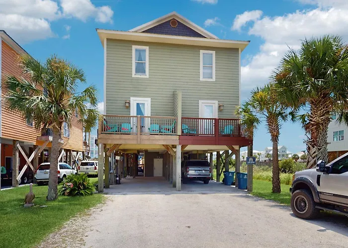 Holiday home Lofted Getaway With Lovely Water Views Saltwater Pool & Multiple Decks