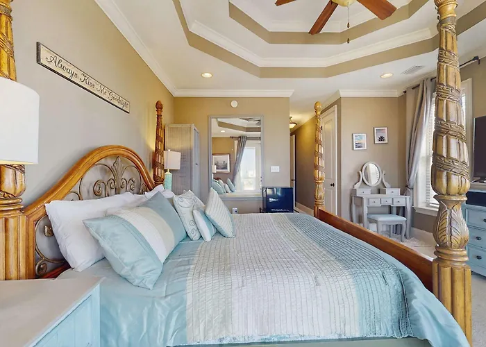 Lofted Getaway With Lovely Water Views Saltwater Pool & Multiple Decks Holiday home Gulf Shores
